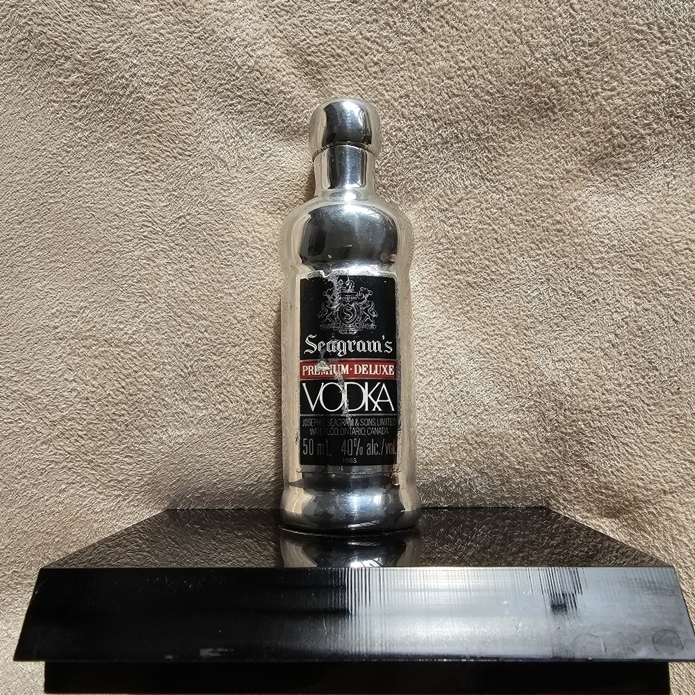 VINTAGE RARE SEAGRAM'S VODKA PAPERWEIGHT COLLECTOR'S ITEM
